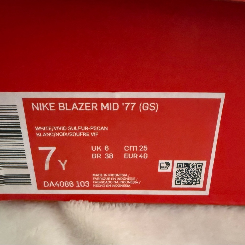 Nike Blazer Mid '77 - White and Vivid Sulfur